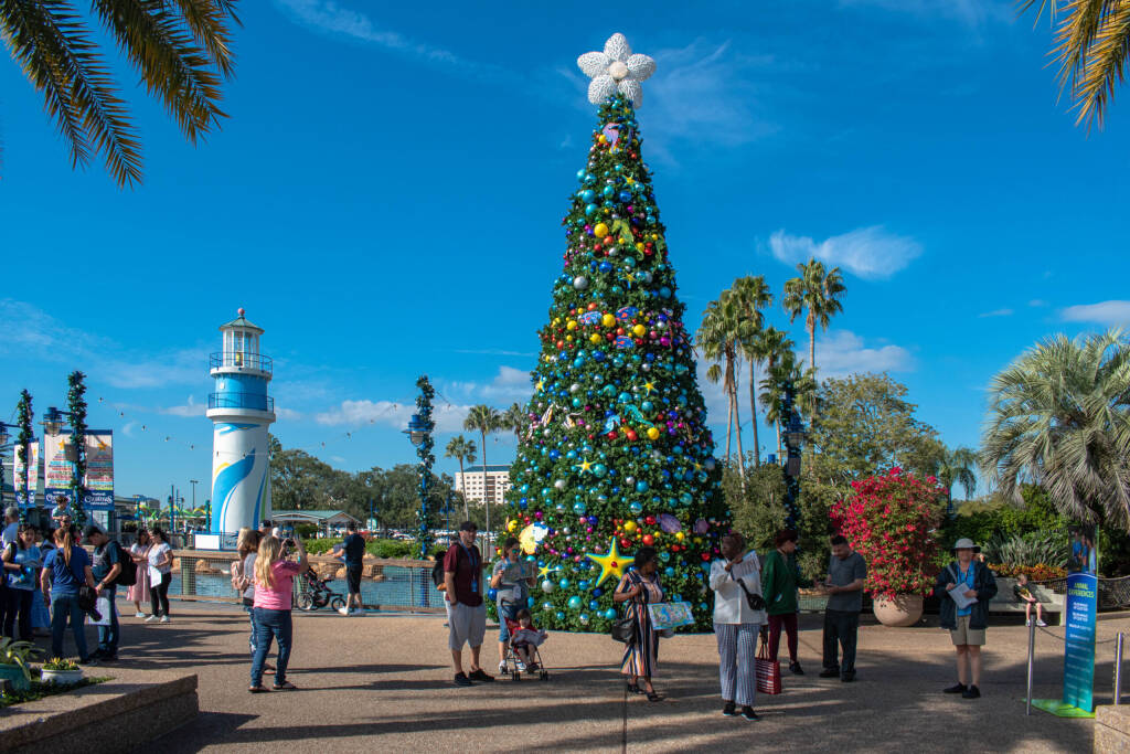 Orlando, Florida . November 22, 2019. People walking around of Christmas Tree at Seaworld s Christmas Celebration 1.