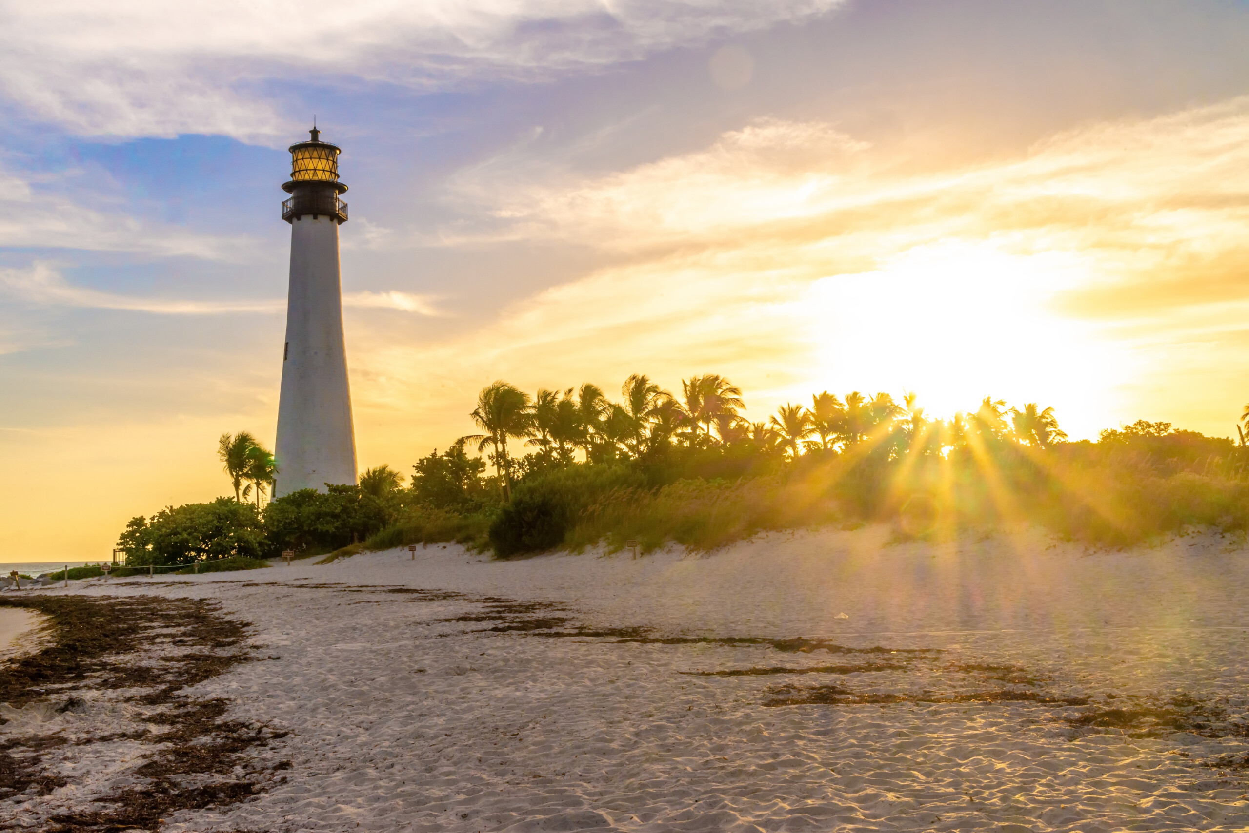 Cape Florida latarnia morska i latarnia w Bill Baggs State Park na Florydzie, licencja: shutterstock/By anderm