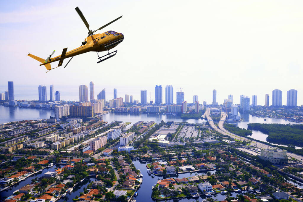 Lot helikopterem nad Miami, Floryda, USA, licencja: shutterstock/By katy89